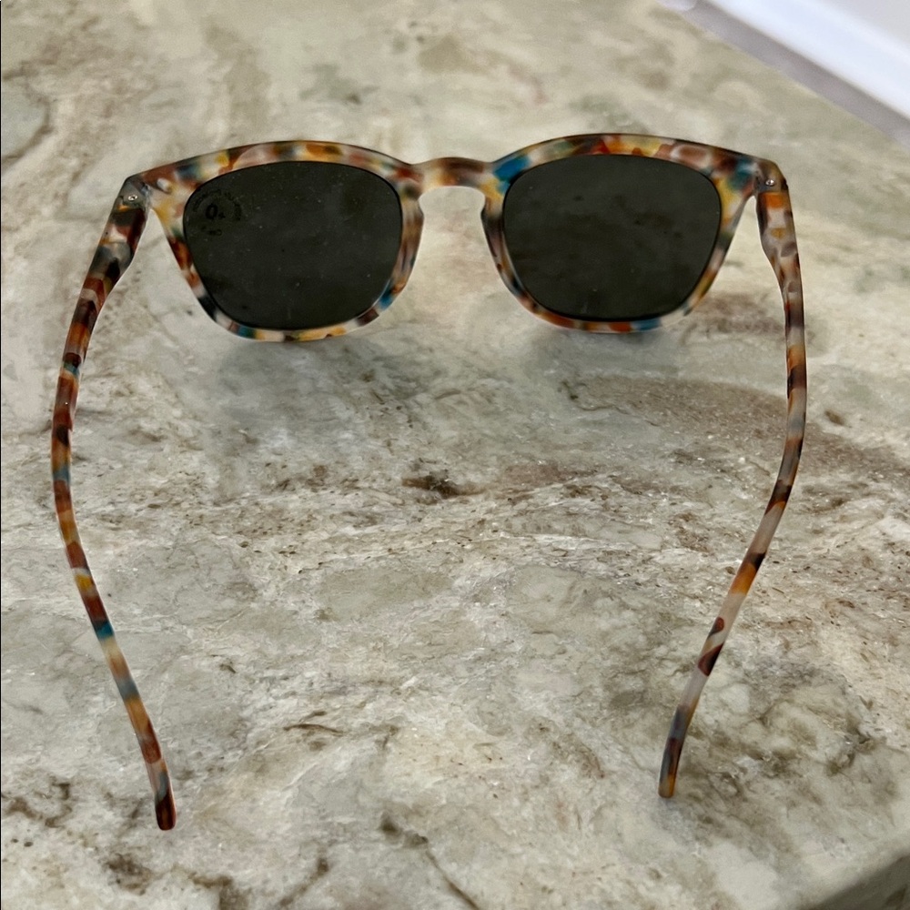 IZIPIZI Multicolor Tortoiseshell Sunglasses - Picture 4 of 9